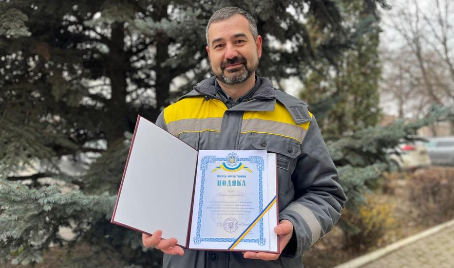 za-vidnovlennya-svitla-pislya-vorozhih-atak-ponad-70-energetikiv-dtek-odeski-elektromerezhi-otrimali-pochesni-nagorodi-3