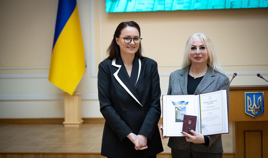 za-vidnovlennya-svitla-pislya-vorozhih-atak-ponad-70-energetikiv-dtek-odeski-elektromerezhi-otrimali-pochesni-nagorodi-8