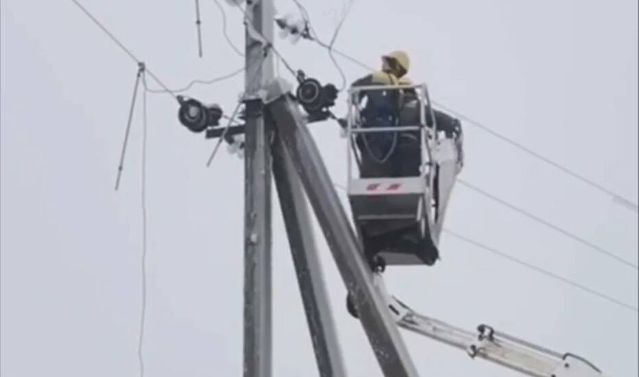 za-minulu-dobu-energetiki-povernuli-svitlo-pislya-negodi-dlya-mayzhe-130-tisyach-rodin-1