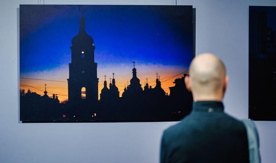 v-odesi-vidkrili-fotovistavku-smilivi-nesti-svitlo-pro-nayskladnishu-zimu-v-istoriji-nezalezhnoji-ukrajini-1