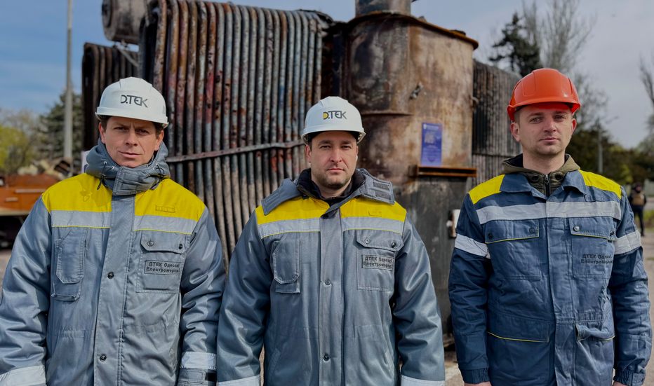 bitva-za-svitlo-energetiki-pokazali-zruynovaniy-transformator-yak-simvol-sprotivu-energetichnomu-teroru-6