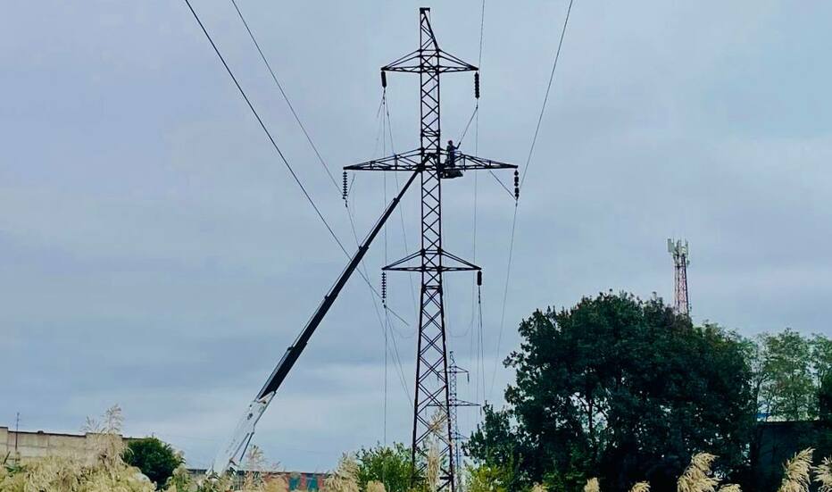 energetiki-dtek-odeski-elektromerezhi-povernuli-svitlo-dlya-mayzhe-60-tisyach-rodin-shcho-zalishilisya-bez-elektropostachannya-pislya-ataki-voroga-1