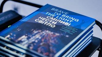 v-odesi-vidkrili-fotovistavku-smilivi-nesti-svitlo-pro-nayskladnishu-zimu-v-istoriji-nezalezhnoji-ukrajini