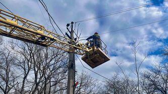 energetiki-dtek-odeski-elektromerezhi-povernuli-svitlo-dlya-1500-rodin-shcho-zalishilisya-bez-elektropostachannya-pislya-obstriliv